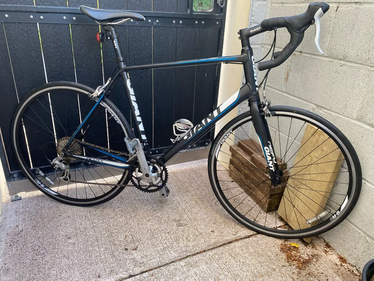 Giant defy 5 L 22 inch frame 700x25c wheels - Image 1