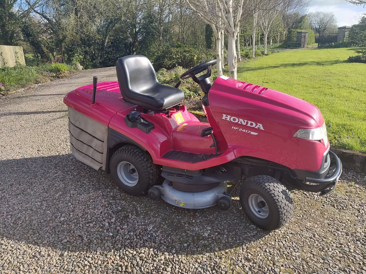 Honda ride-on lawnmower HF2417K4 (2017) - Image 1