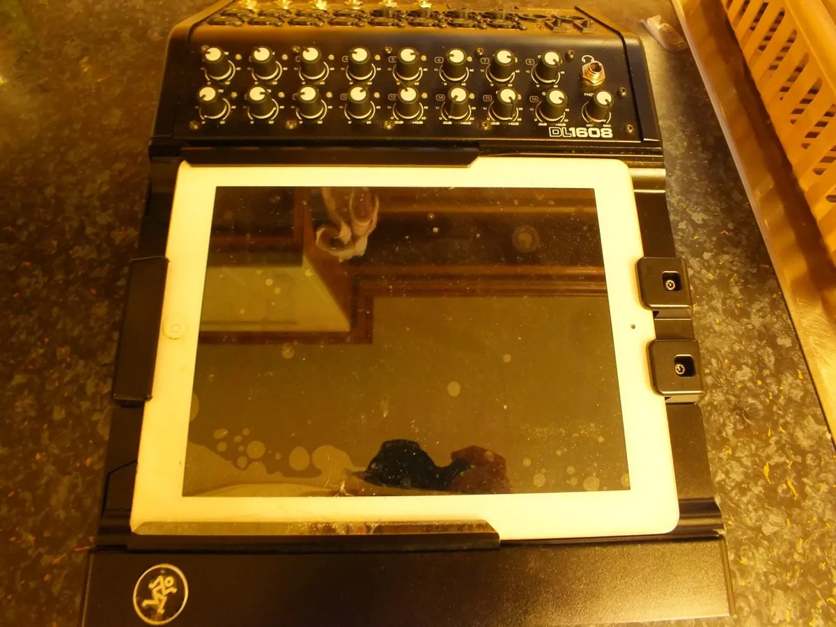 Mackie DL1608 16-Channel Digital Live Sound Mixer - Image 1