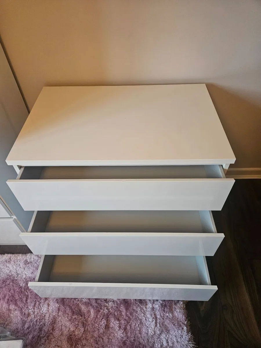 Wardrobe & Chest of drawers - Image 4