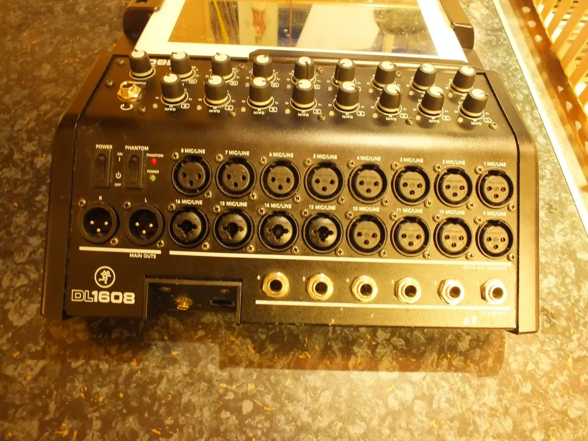 Mackie DL1608 16-Channel Digital Live Sound Mixer - Image 4