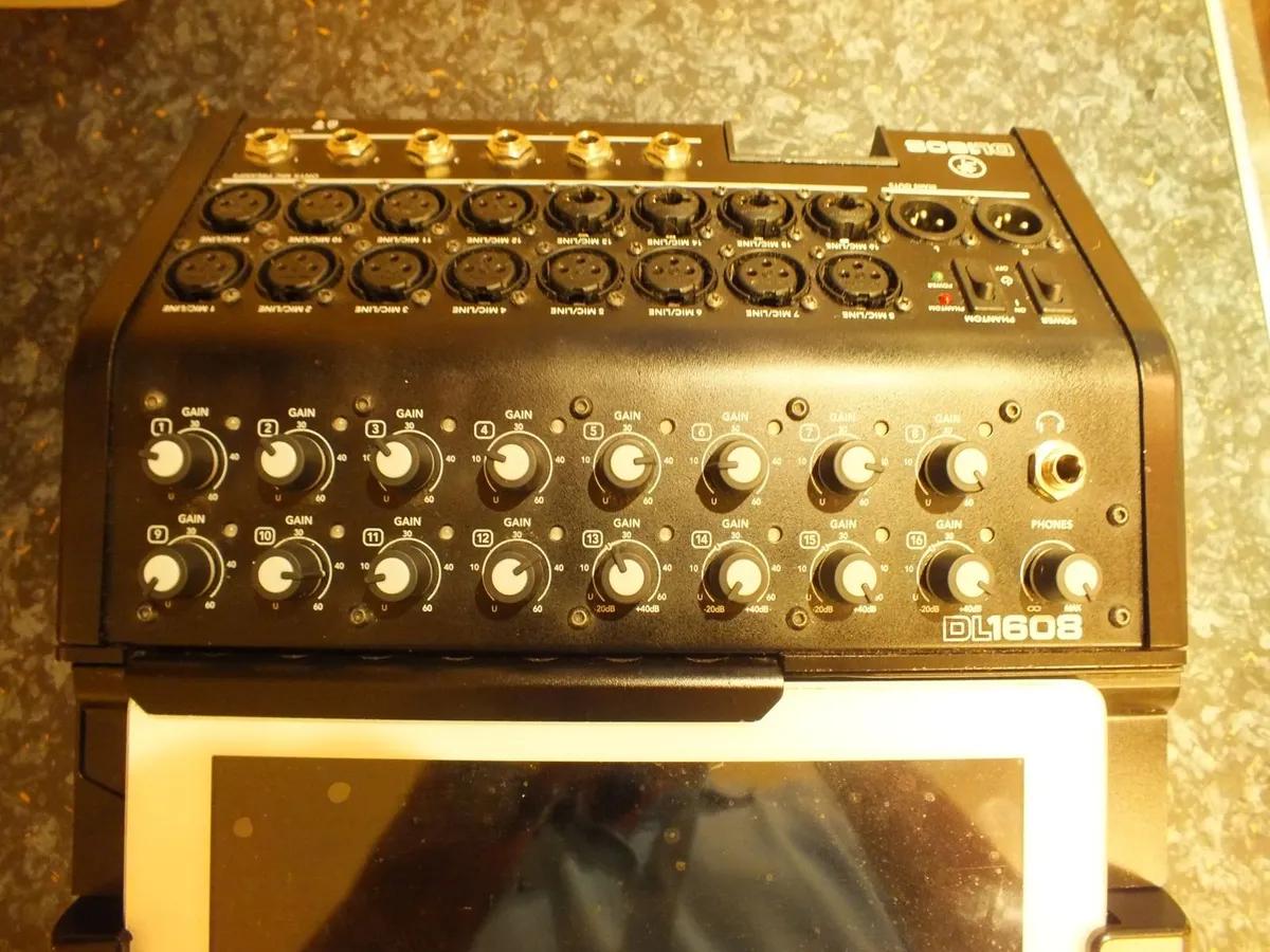 Mackie DL1608 16-Channel Digital Live Sound Mixer - Image 3