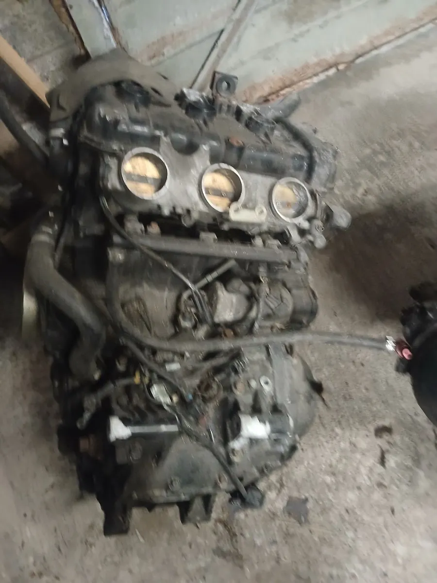 Triumpt speed triple Engine and bits - Image 3