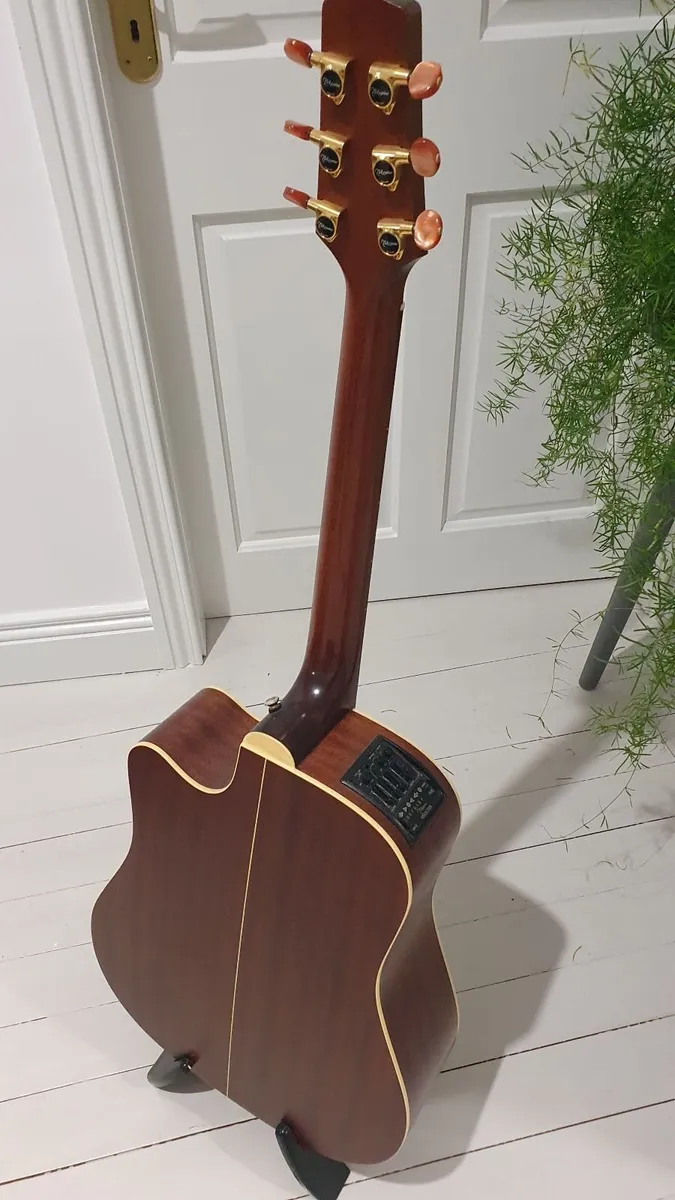 Acoustic guitar - Image 2