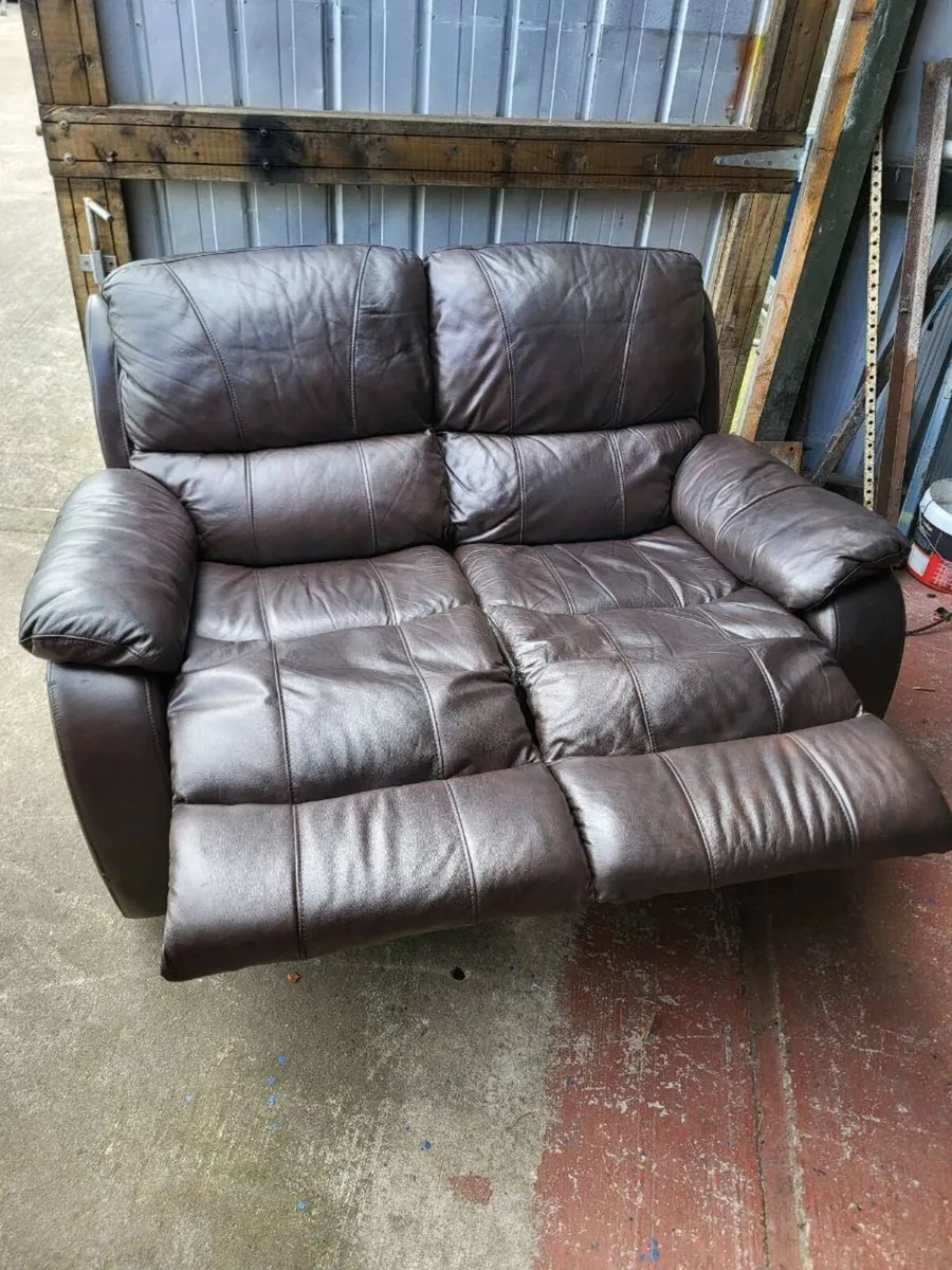 Leather recliner suite - Image 2