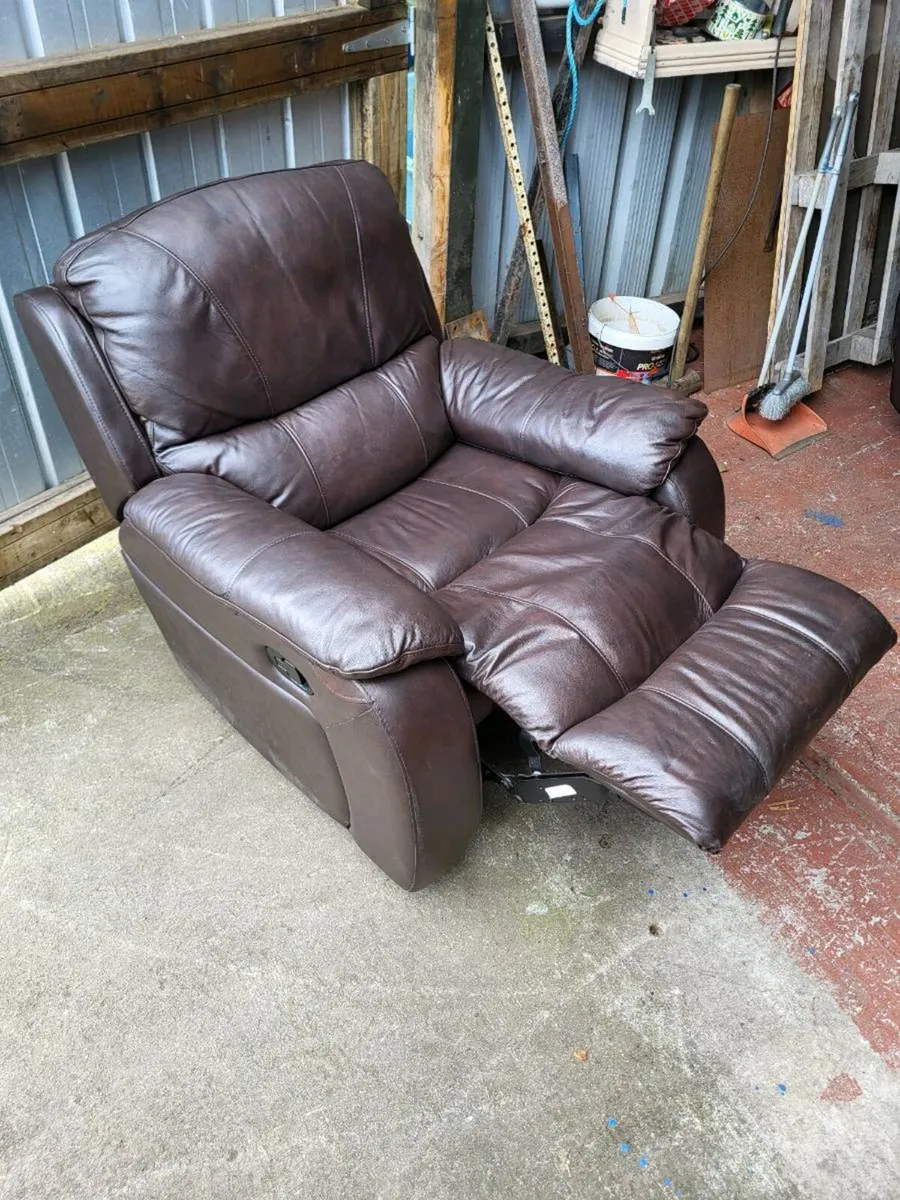 Leather recliner suite - Image 3