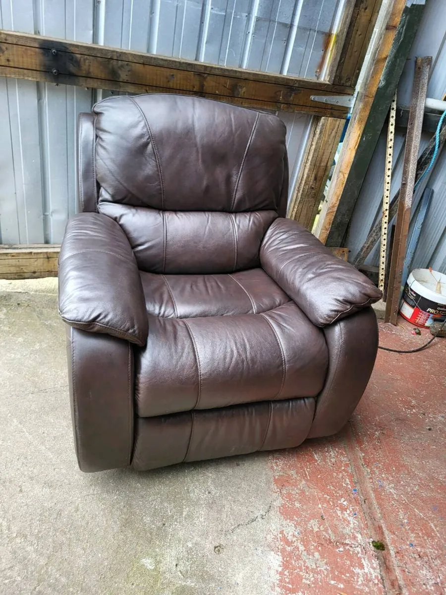 Leather recliner suite - Image 4