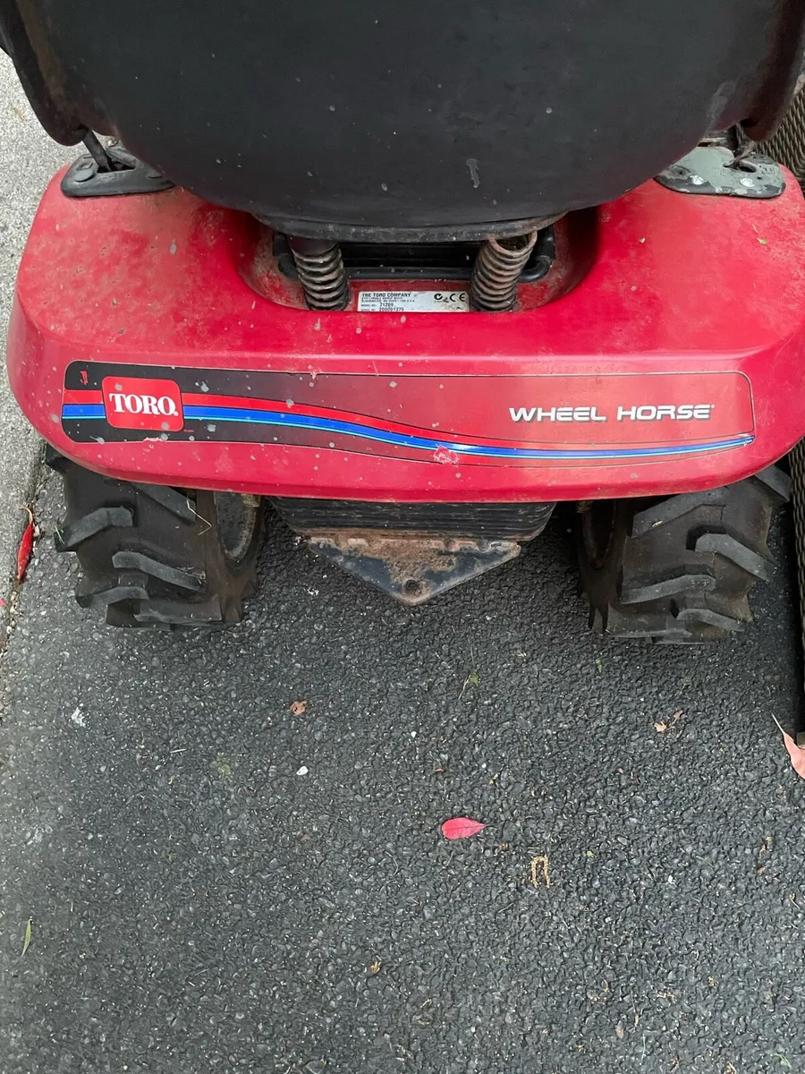 Toro Ride on Lawnmower - Image 3