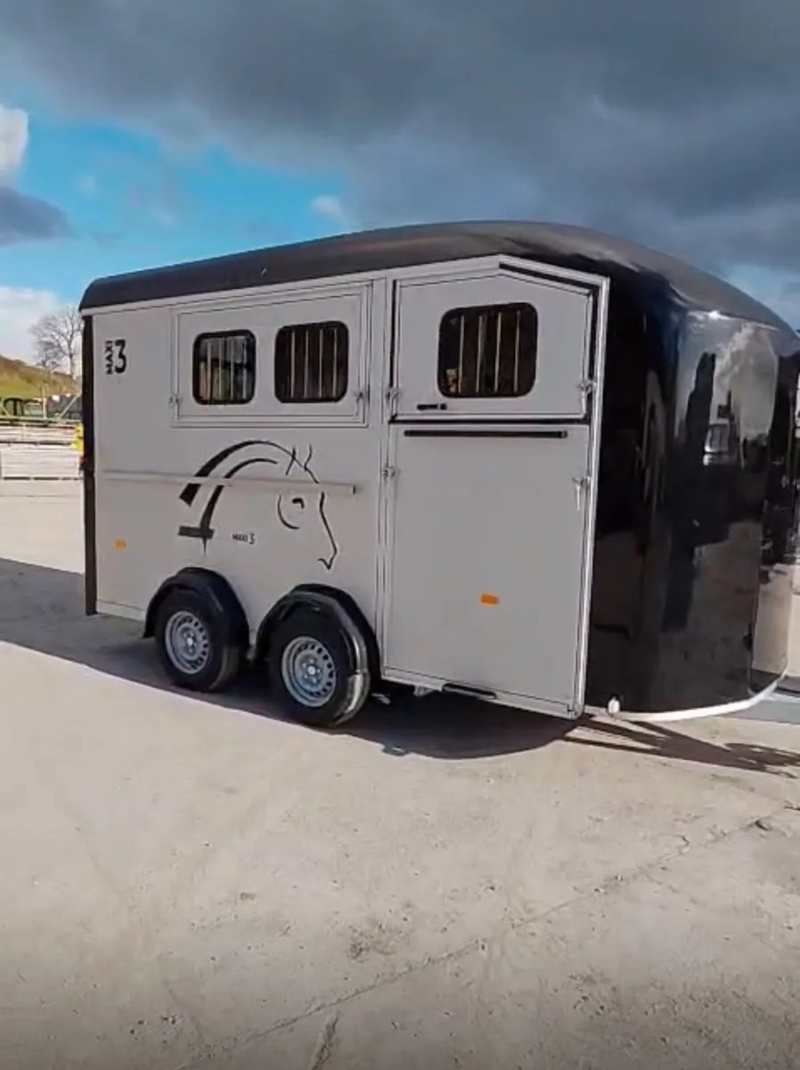 Brand new Cheval Liberte Maxi 3 horse trailer - Image 1