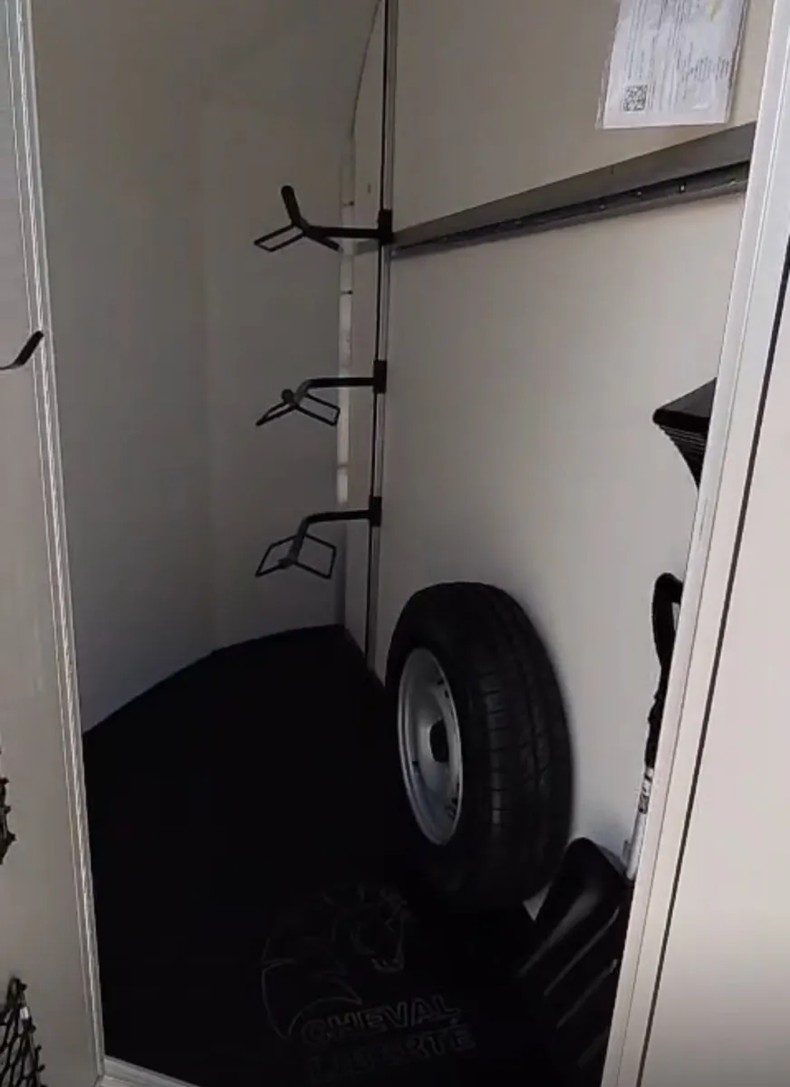 Brand new Cheval Liberte Maxi 3 horse trailer - Image 3