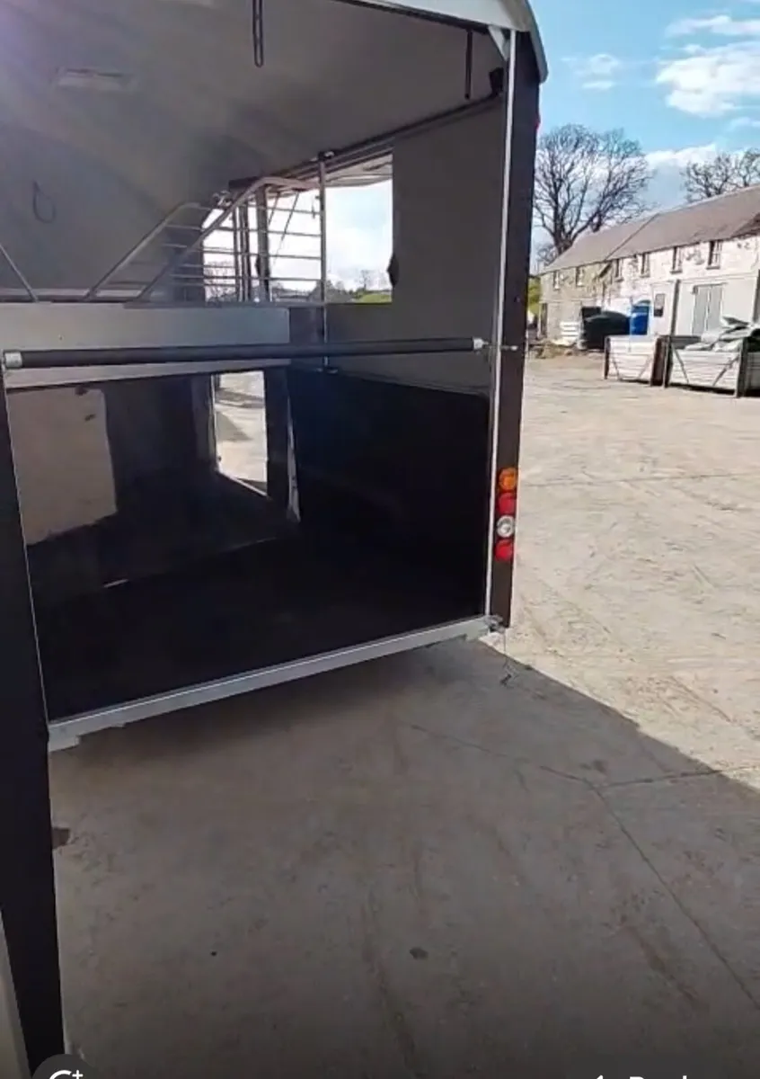 Brand new Cheval Liberte Maxi 3 horse trailer - Image 4