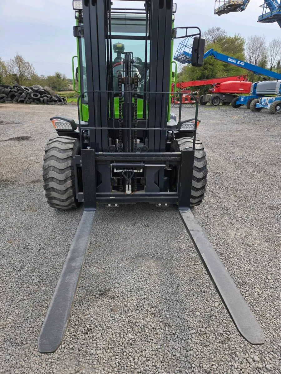 Haihong 4x4 forklift - Image 4