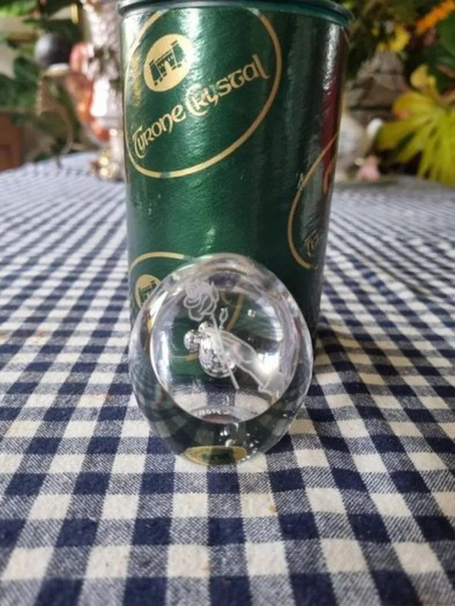 Tyrone Crystal Art Glass Paperweight - Image 1