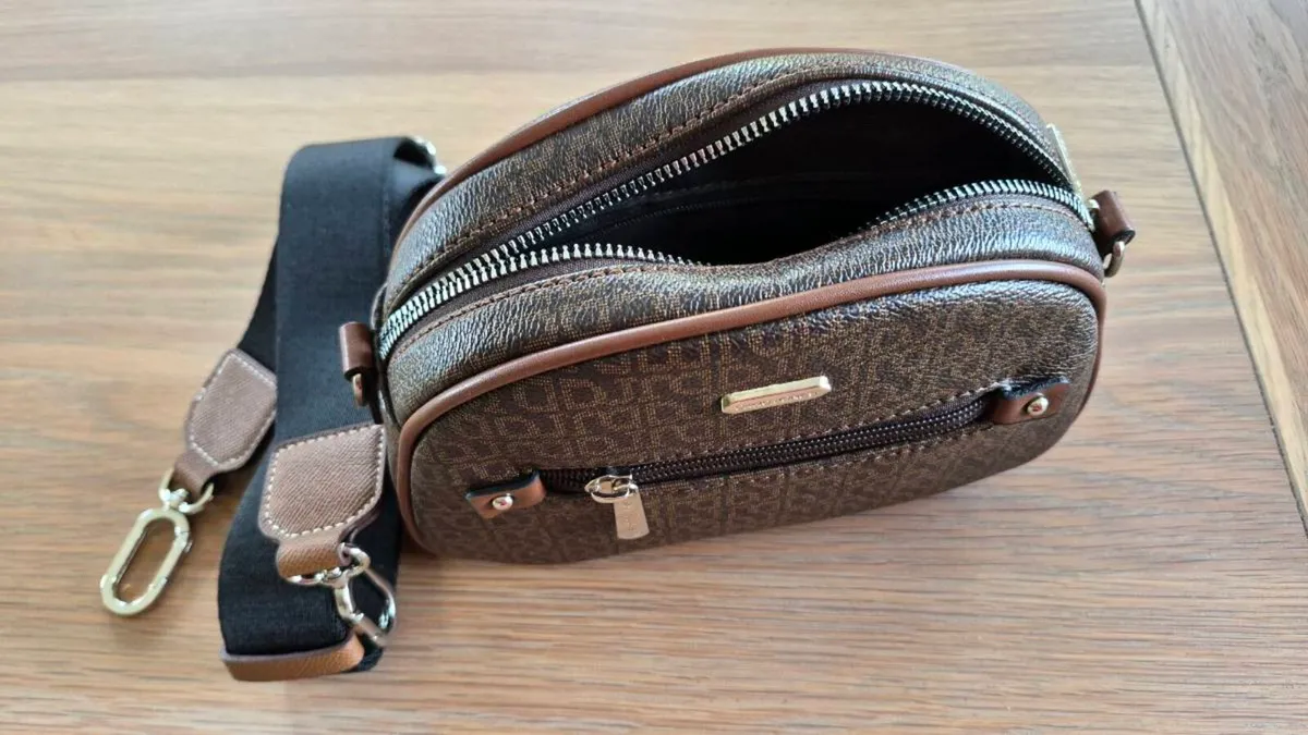 Crossbody bag - Image 1