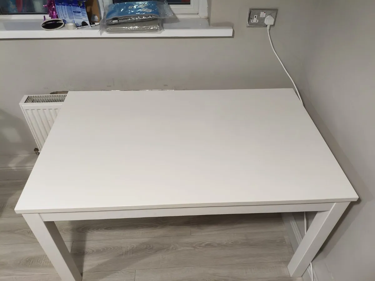 Dinning table - Image 1