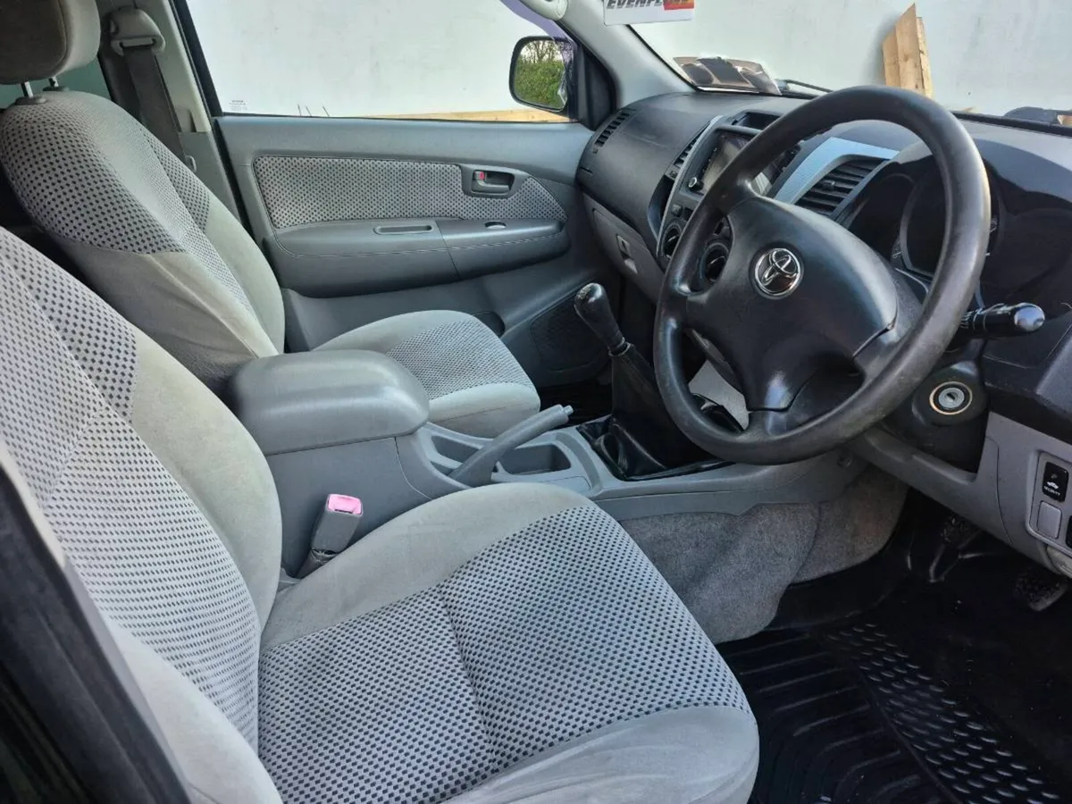Toyota hilux - Image 2