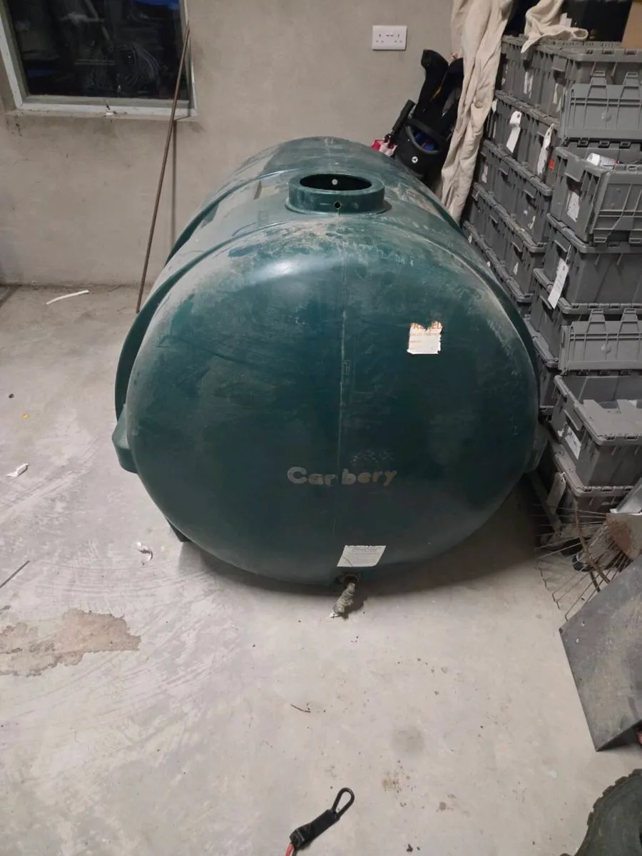 Oil tank - 750 - Image 1