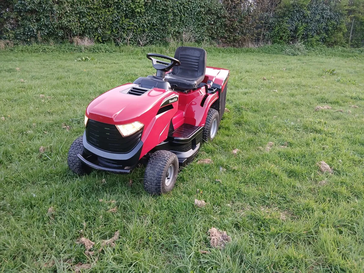 Mountfield ride on lawnmower - Image 1
