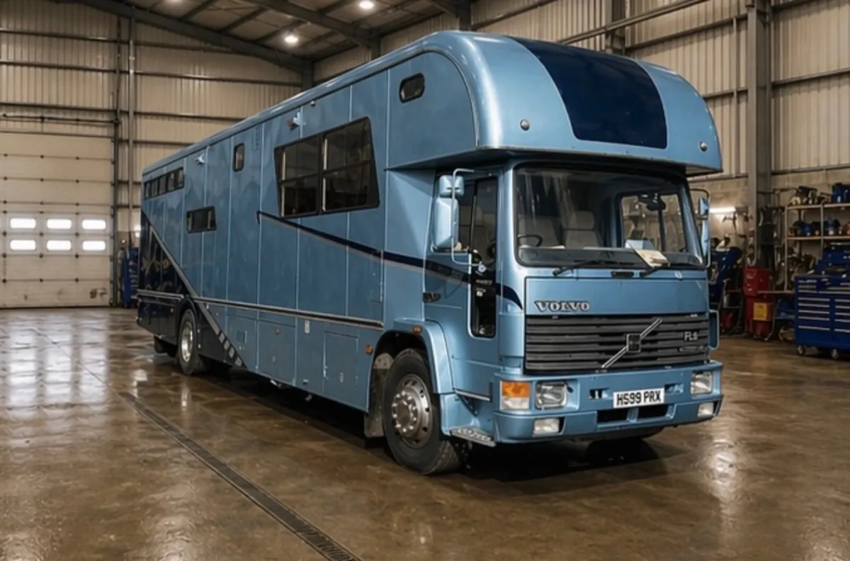 Horsebox 17T - Image 1