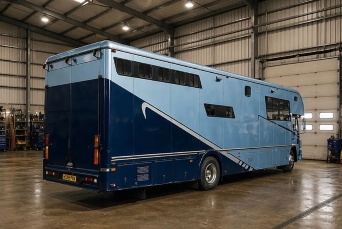 Horsebox 17T - Image 2