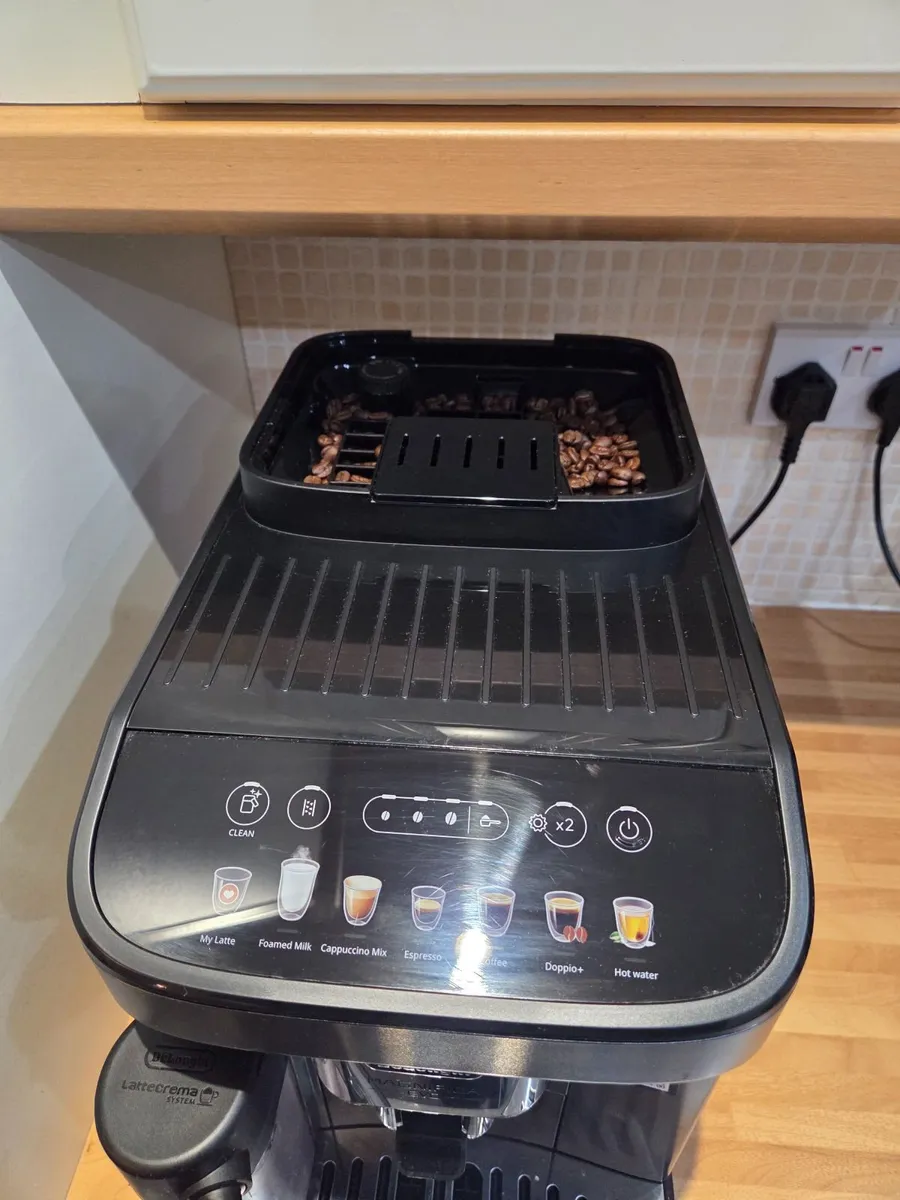 De'Longhi Magnifica Evo Coffee Machine - Image 1