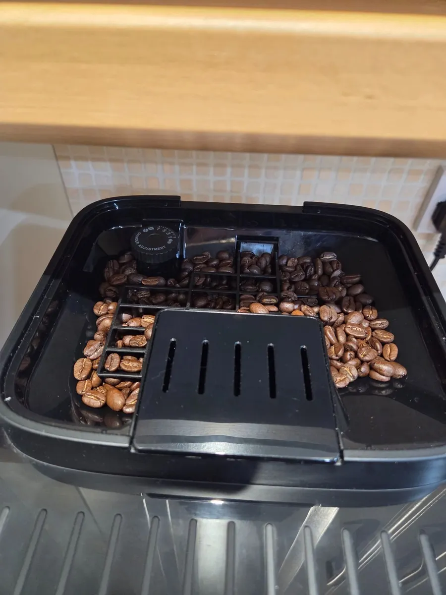 De'Longhi Magnifica Evo Coffee Machine - Image 2