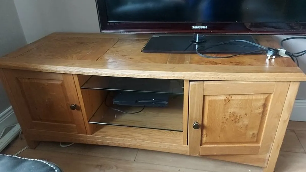 Solid Oak TV unit with matching lamp tables - Image 1