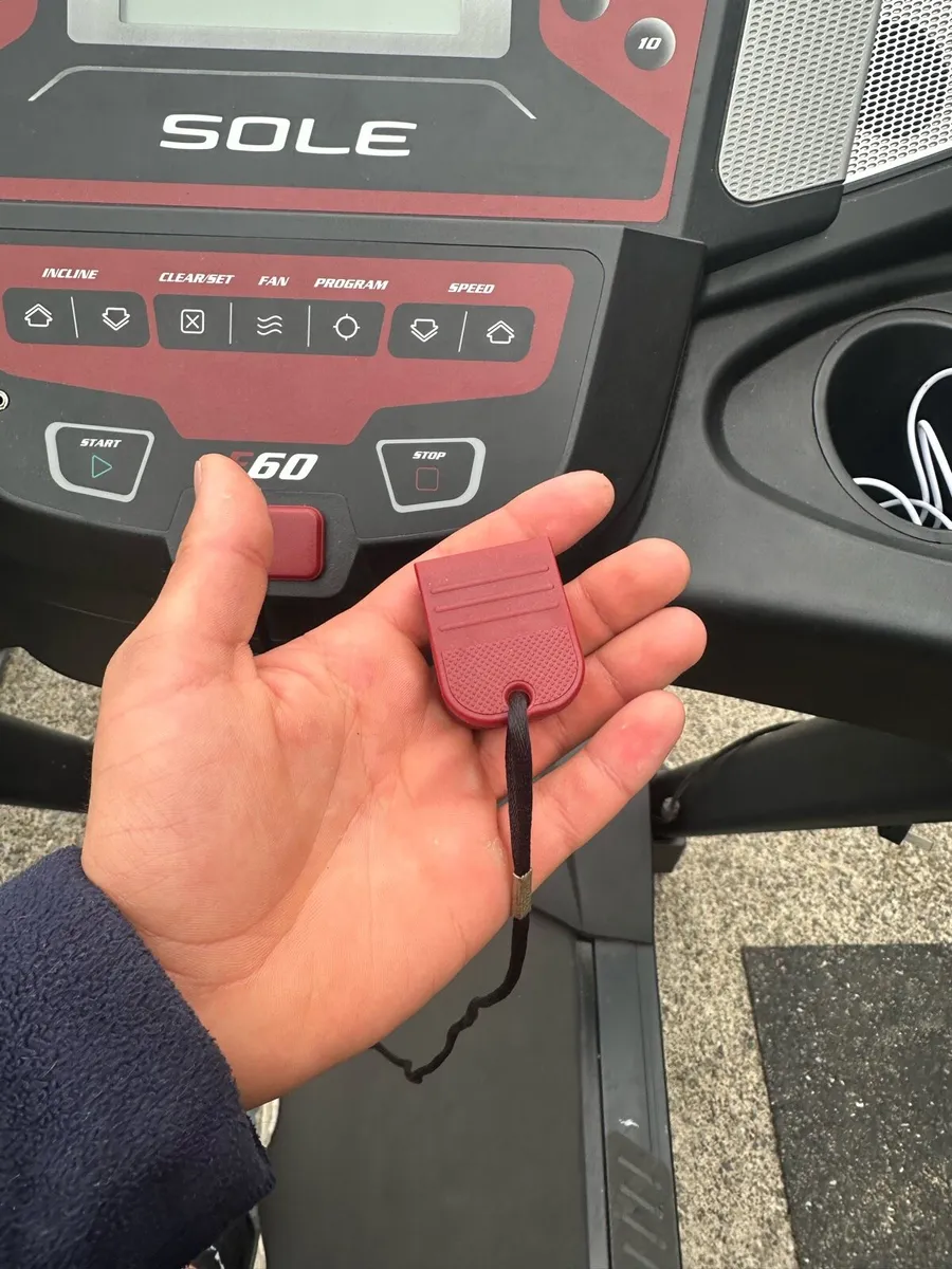 SOLE F60 treadmill - Image 3