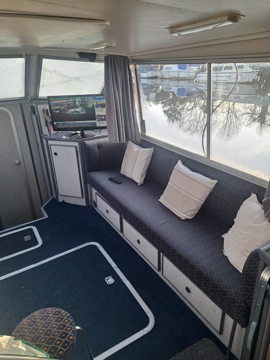 Dara 32 Flybridge Cruiser - Image 4