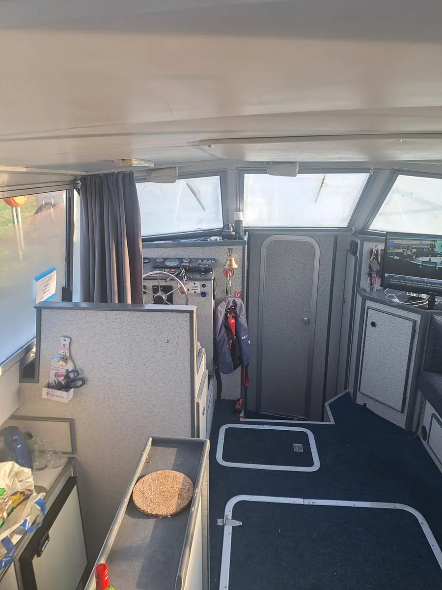 Dara 32 Flybridge Cruiser - Image 3