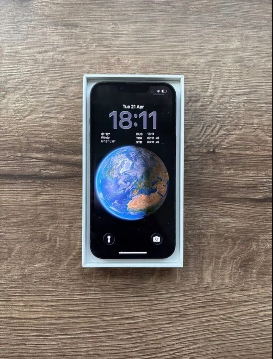 iPhone 13 - Image 3