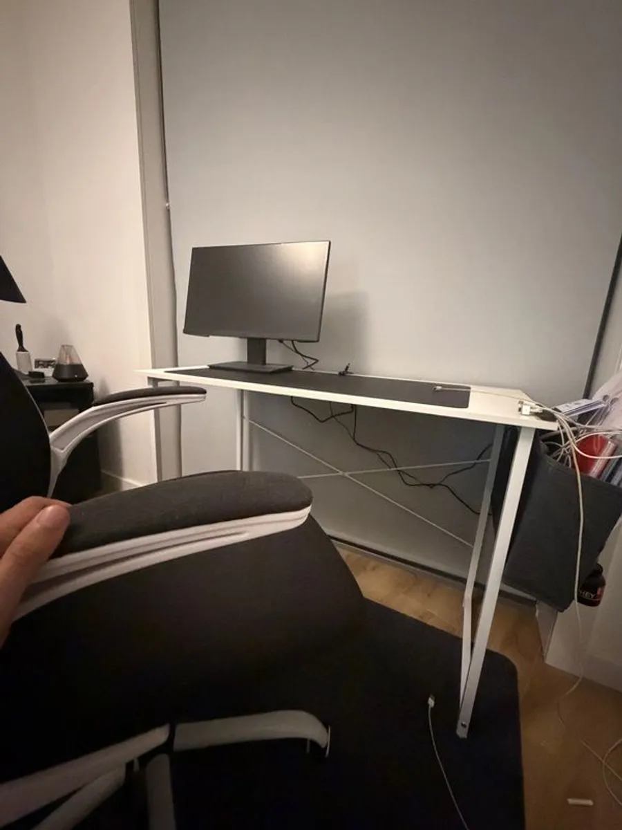 computer table + chair + 24" monitor - Image 1