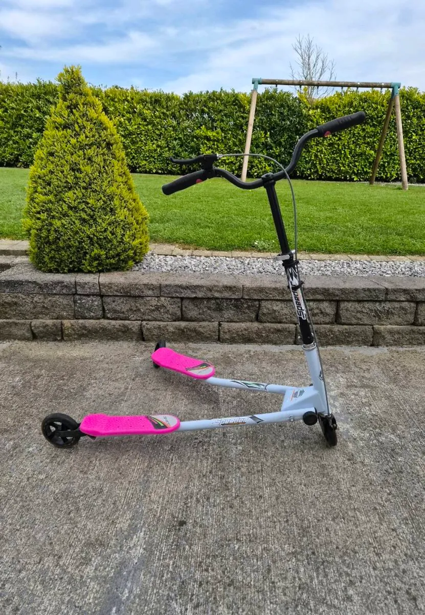 3 wheel scooter/fliker/Older kids - Image 1