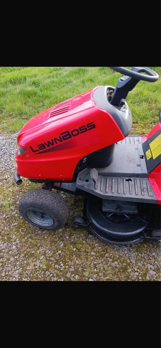 Lawn boss ride on mower - Image 2
