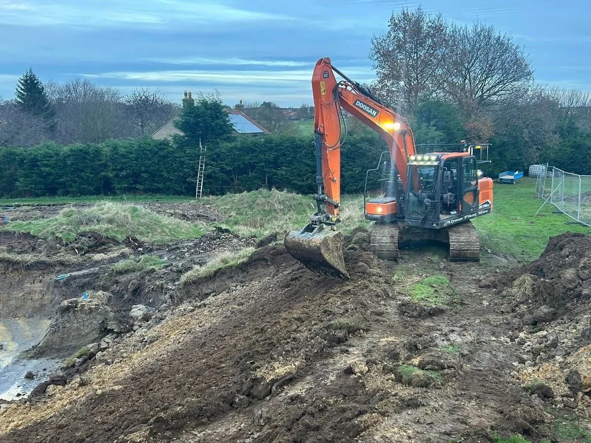 Plant contractor available - Image 1