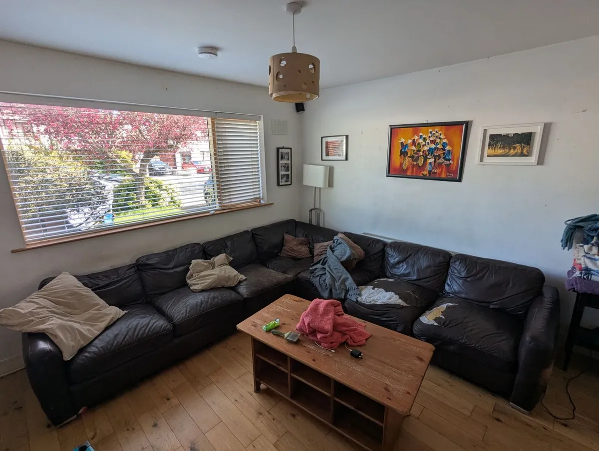 7 seater corner sofa free to take away - Image 1