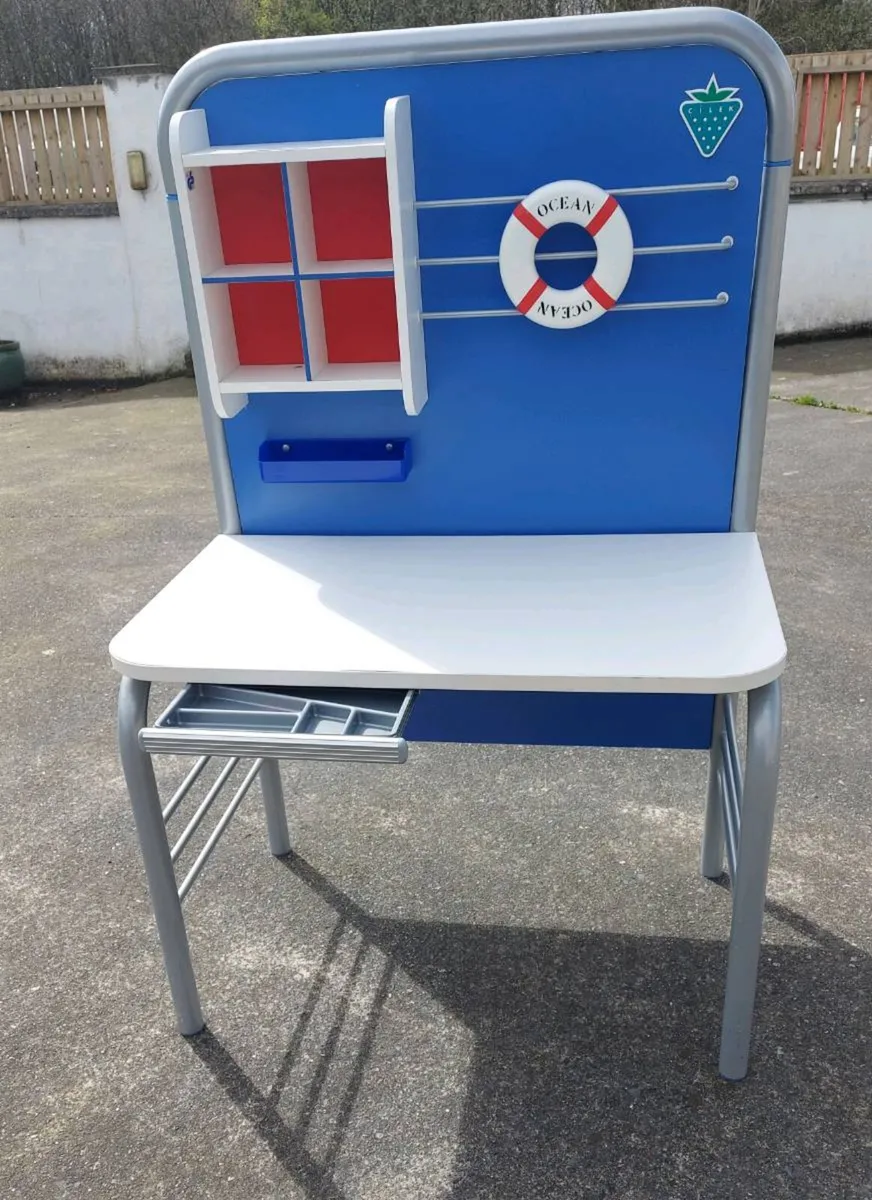 Large child's desk with nautical theme - Image 1