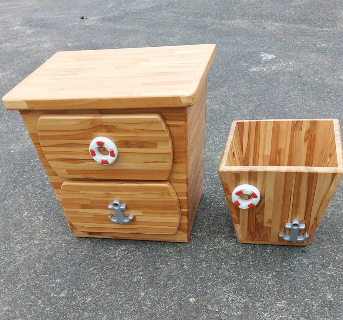 Solid heavy wooden child's locker and toy box - Image 1
