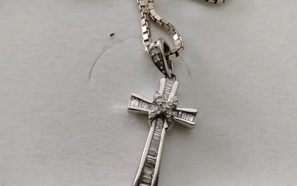 Sterling Silver genuine diamond cross pendant 18" - Image 1