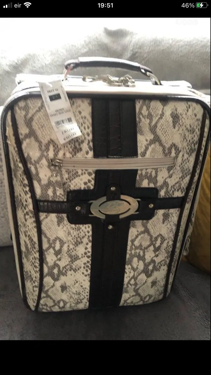 New small case €30 - Image 1