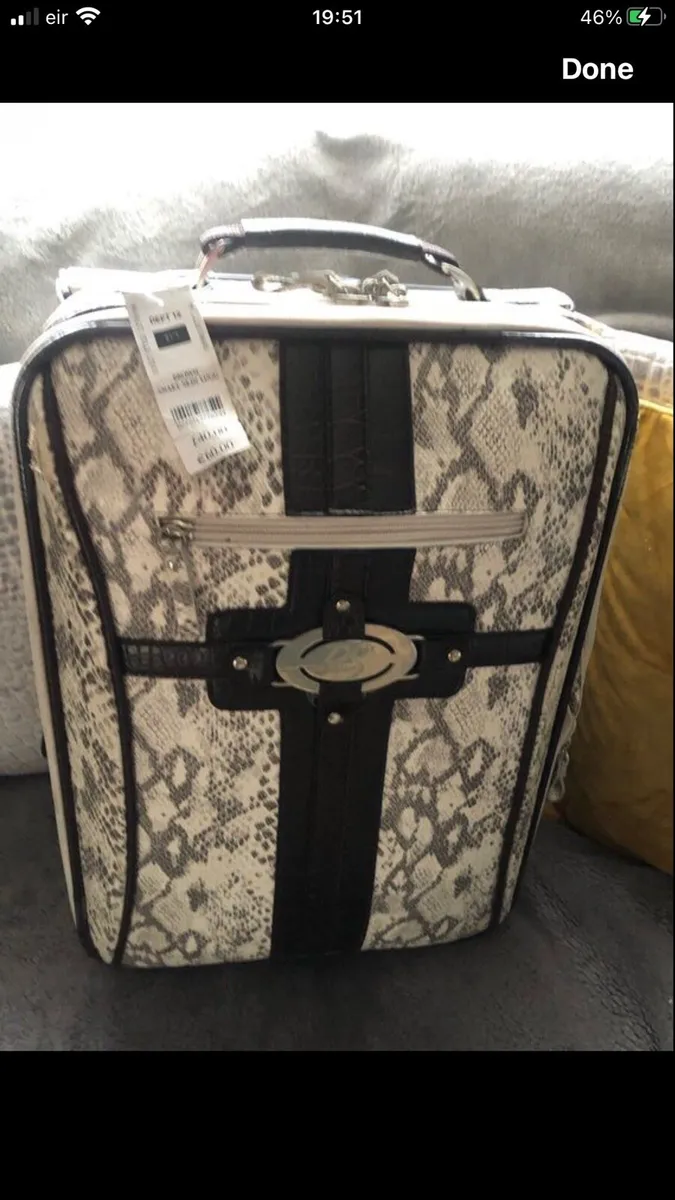 New small case €30 - Image 3