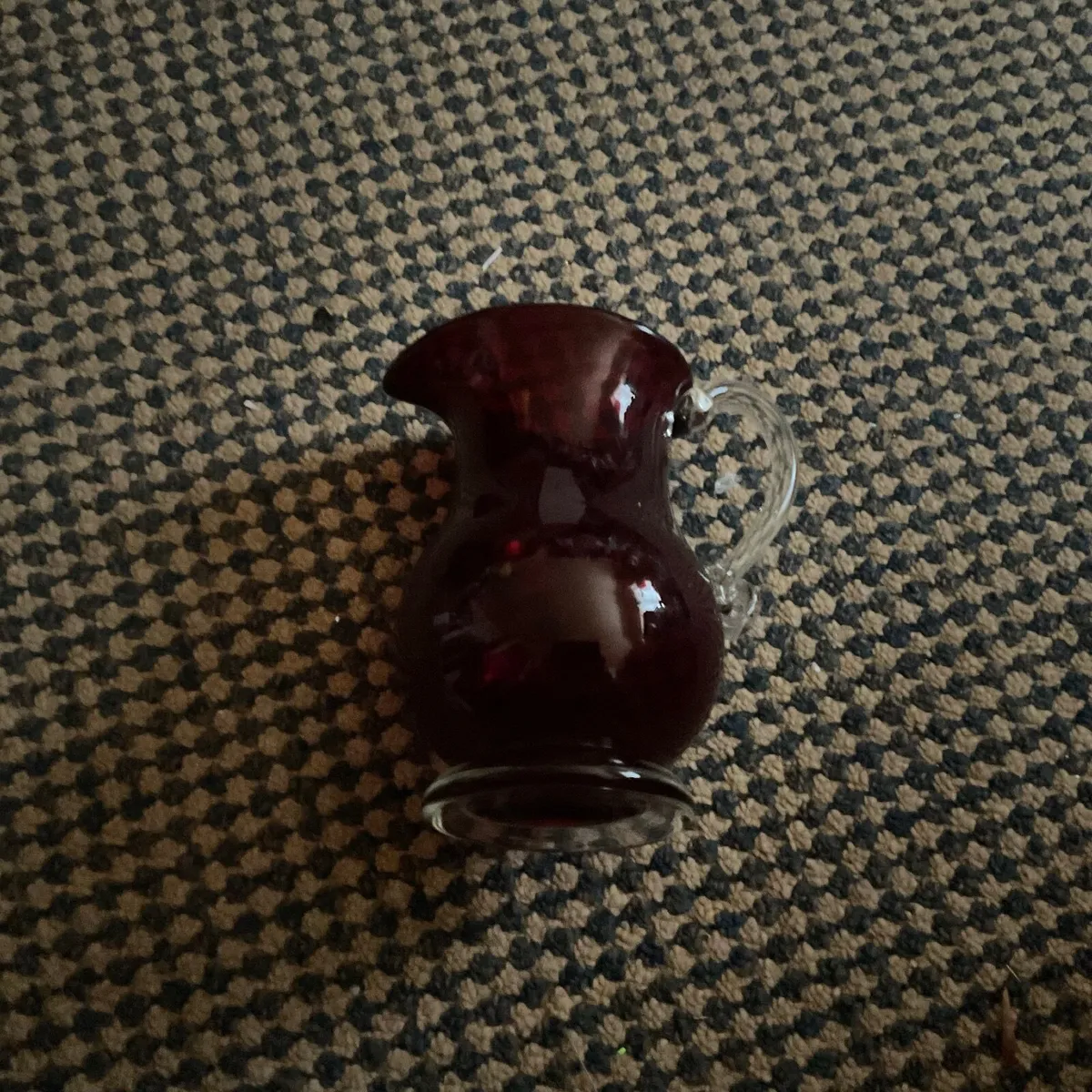 Two pieces of cranberry glass - Image 1