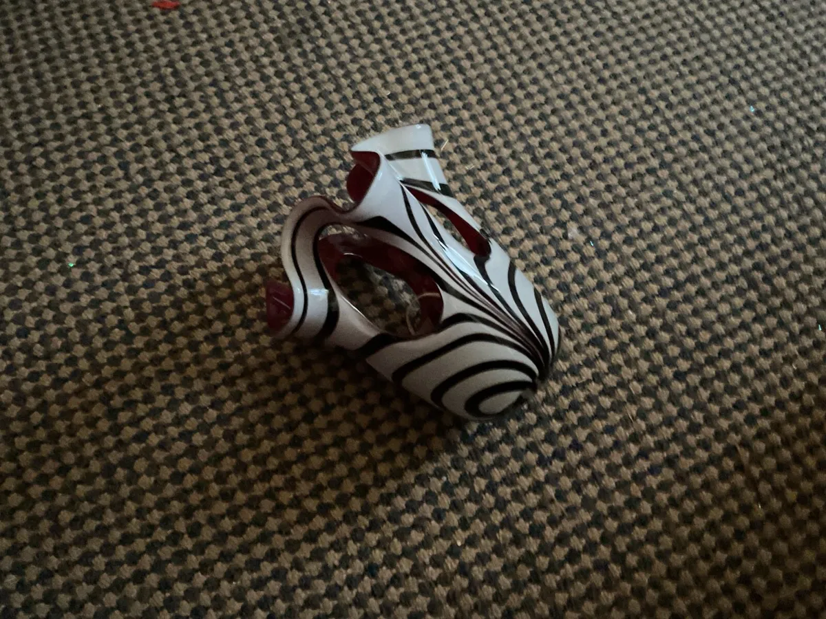 Two pieces of cranberry glass - Image 4