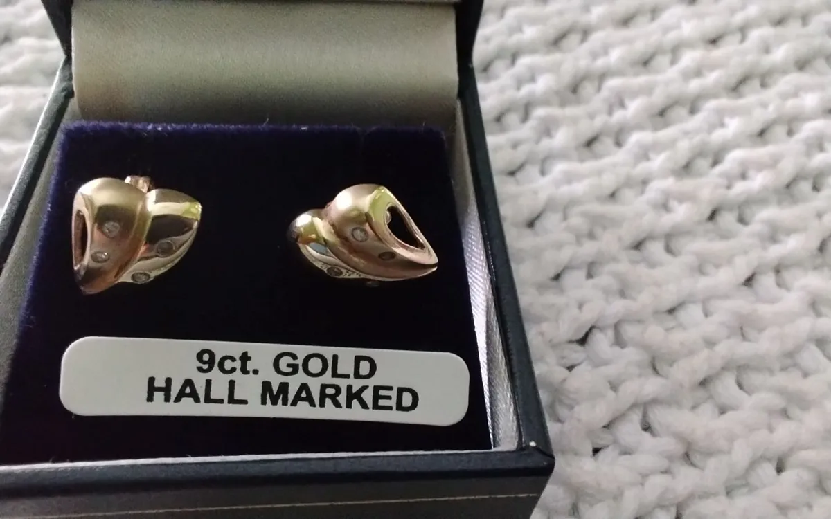 9ct yellow gold diamond stud earrings new - Image 1