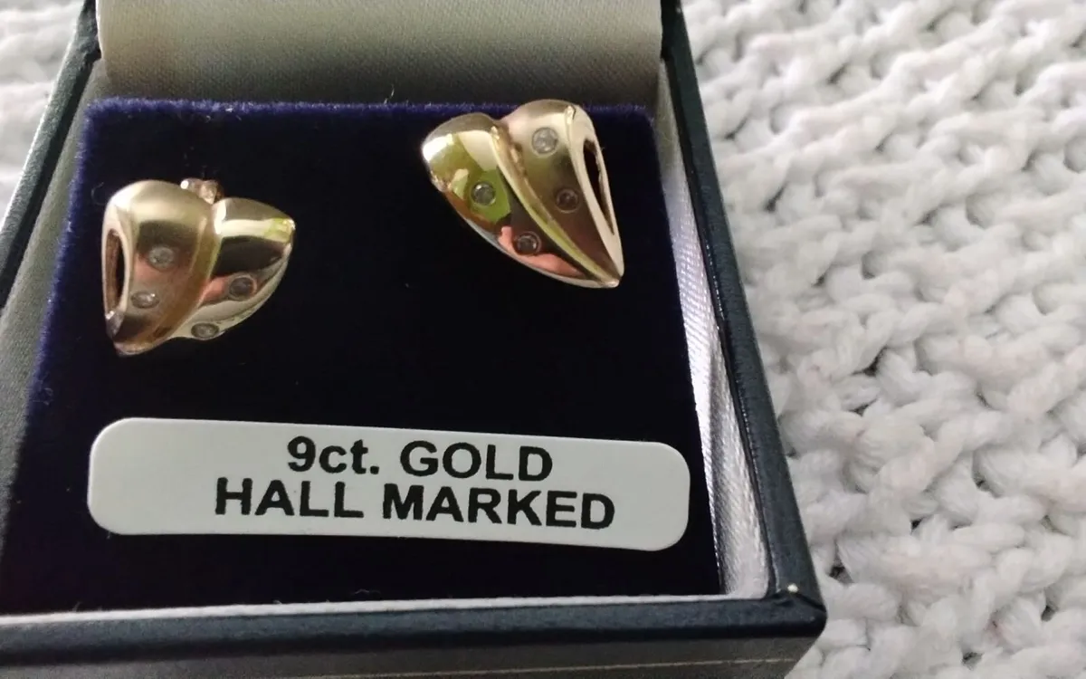 9ct yellow gold diamond stud earrings new - Image 2
