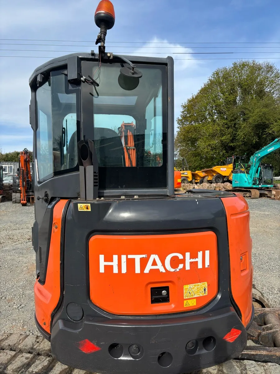 Hitachi ZX55U-5A mini digger - Image 3