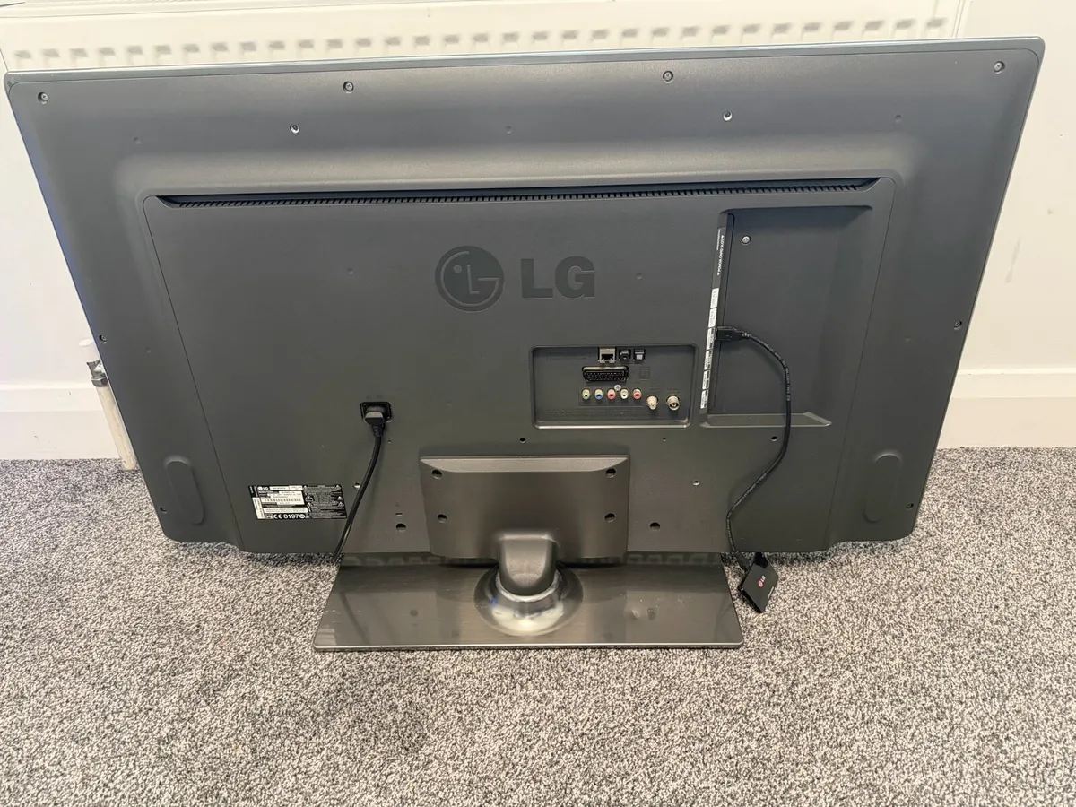 LG 42 INCH TV - Image 3
