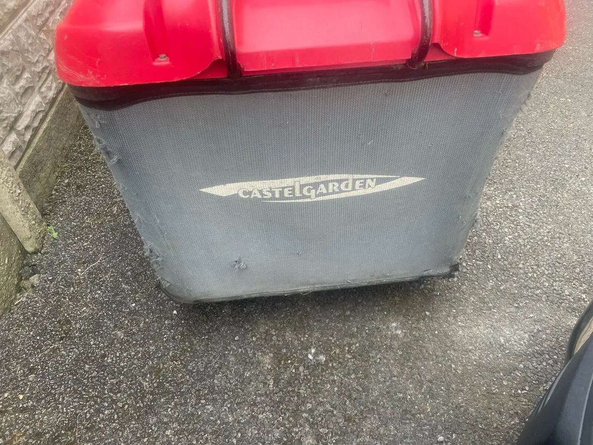 Castle garden ride on - Image 3