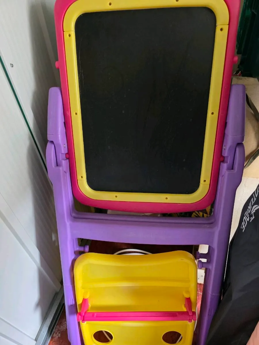 Chairs & Storage
Crayola Easel Qwikflip Chalkboard - Image 2