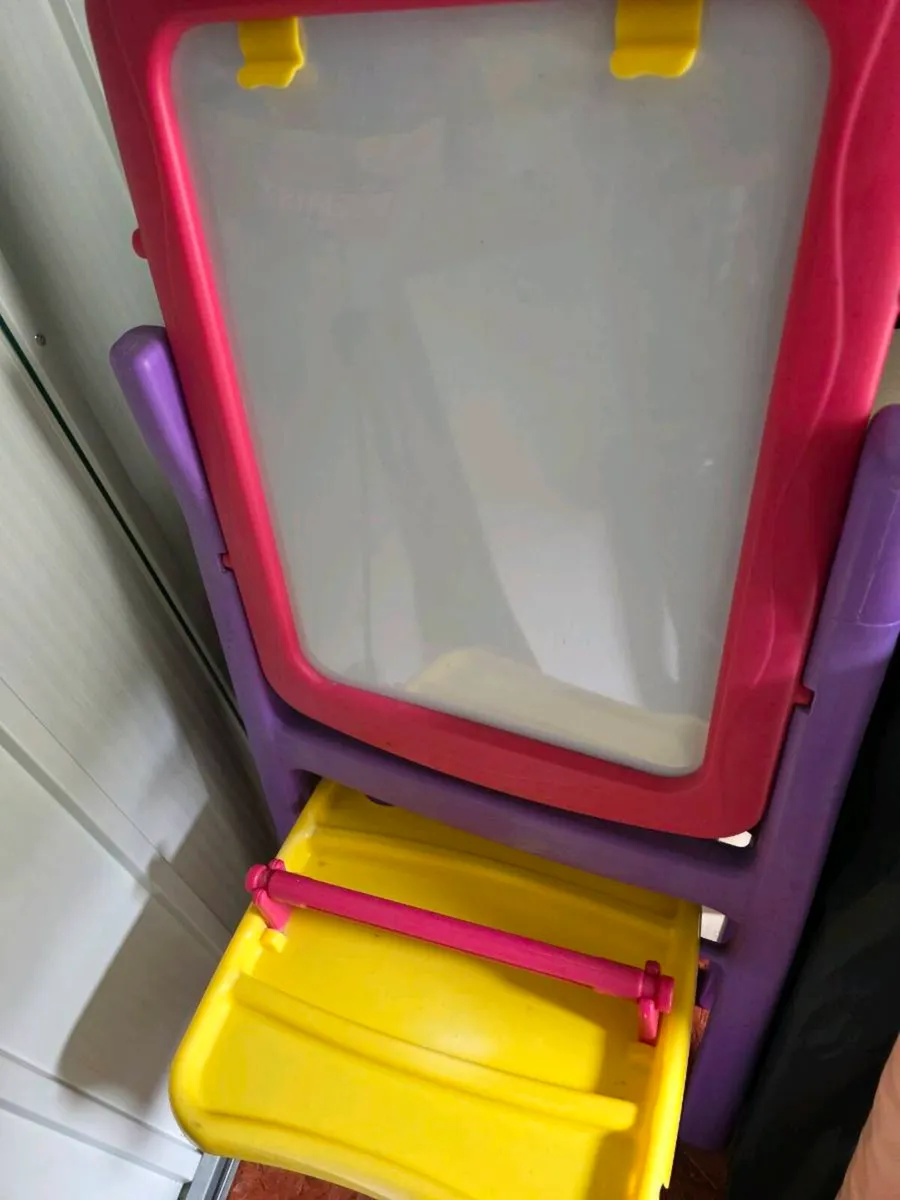 Chairs & Storage
Crayola Easel Qwikflip Chalkboard - Image 3